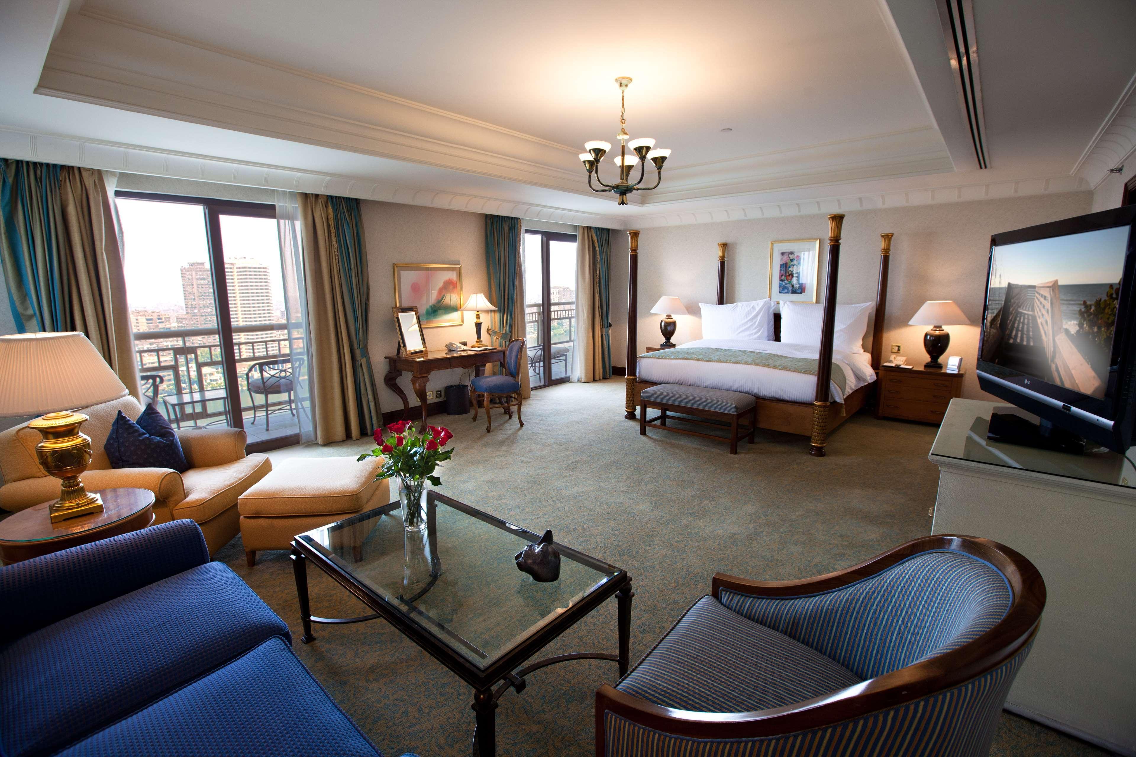 Hotel Sofitel Cairo Downtown Nile Esterno foto A suite at the hotel