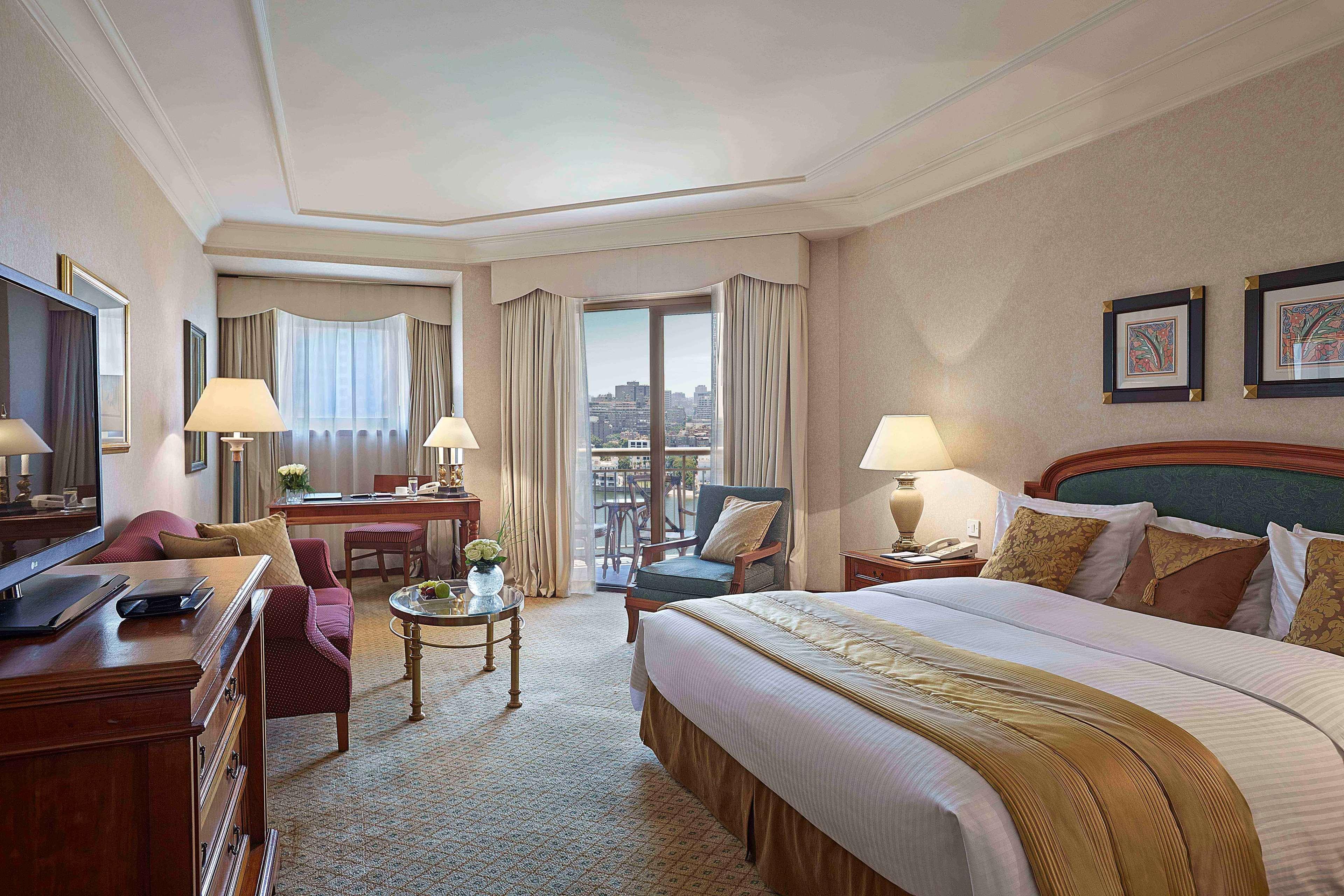 Hotel Sofitel Cairo Downtown Nile Esterno foto A room at the Four Seasons Hotel, Cairo