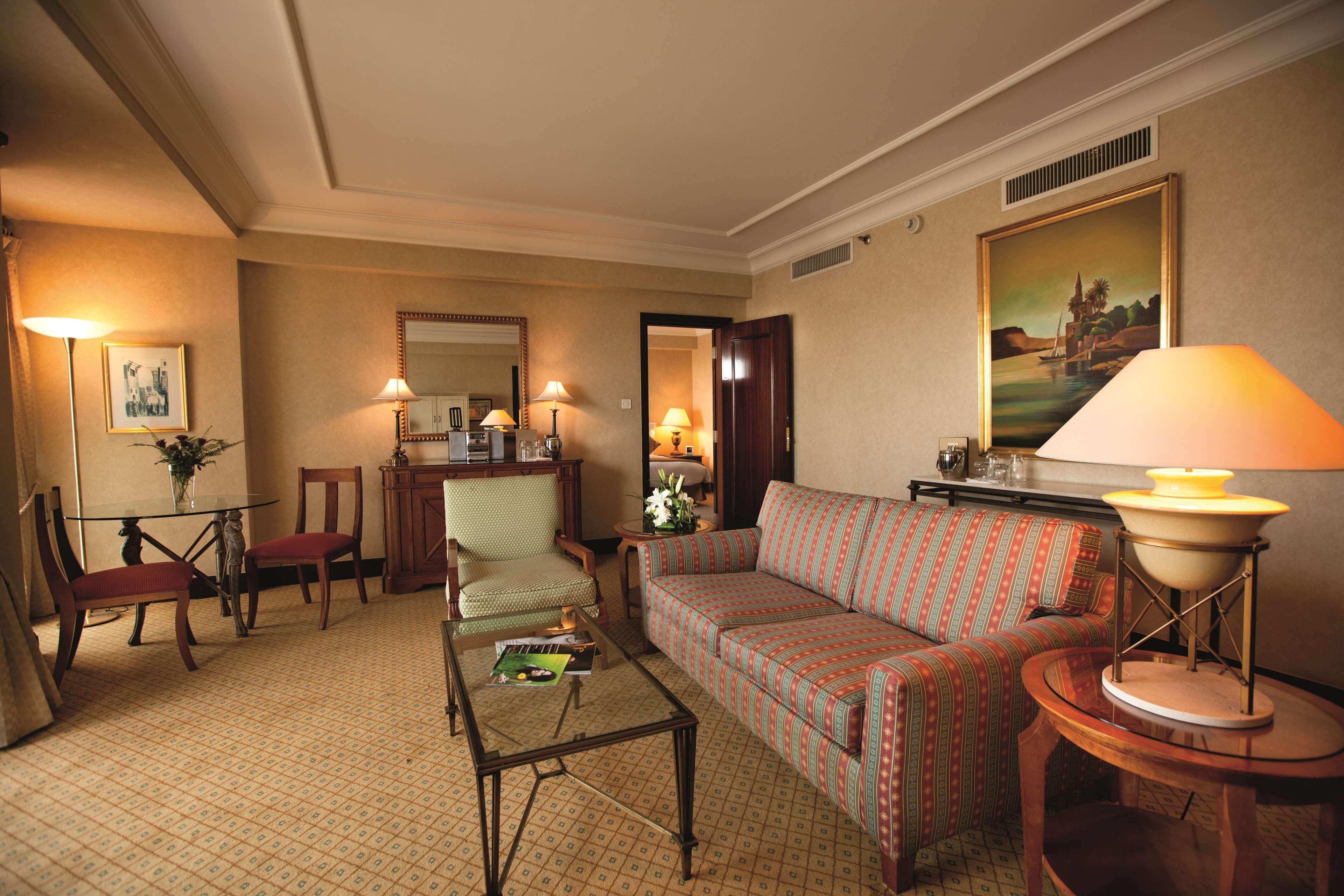 Hotel Sofitel Cairo Downtown Nile Esterno foto A suite at the Four Seasons Hotel, Cairo