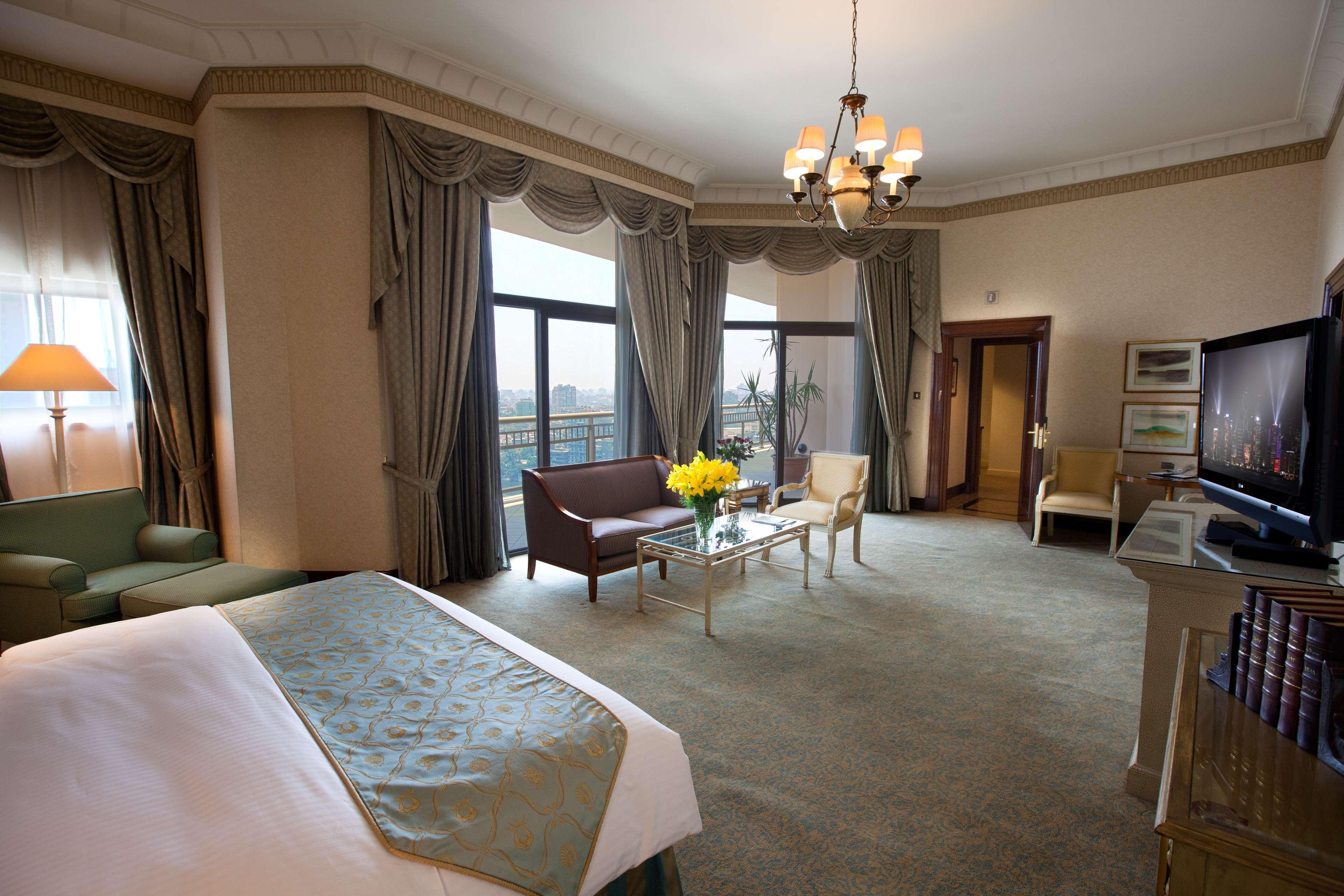 Hotel Sofitel Cairo Downtown Nile Esterno foto A suite at the hotel