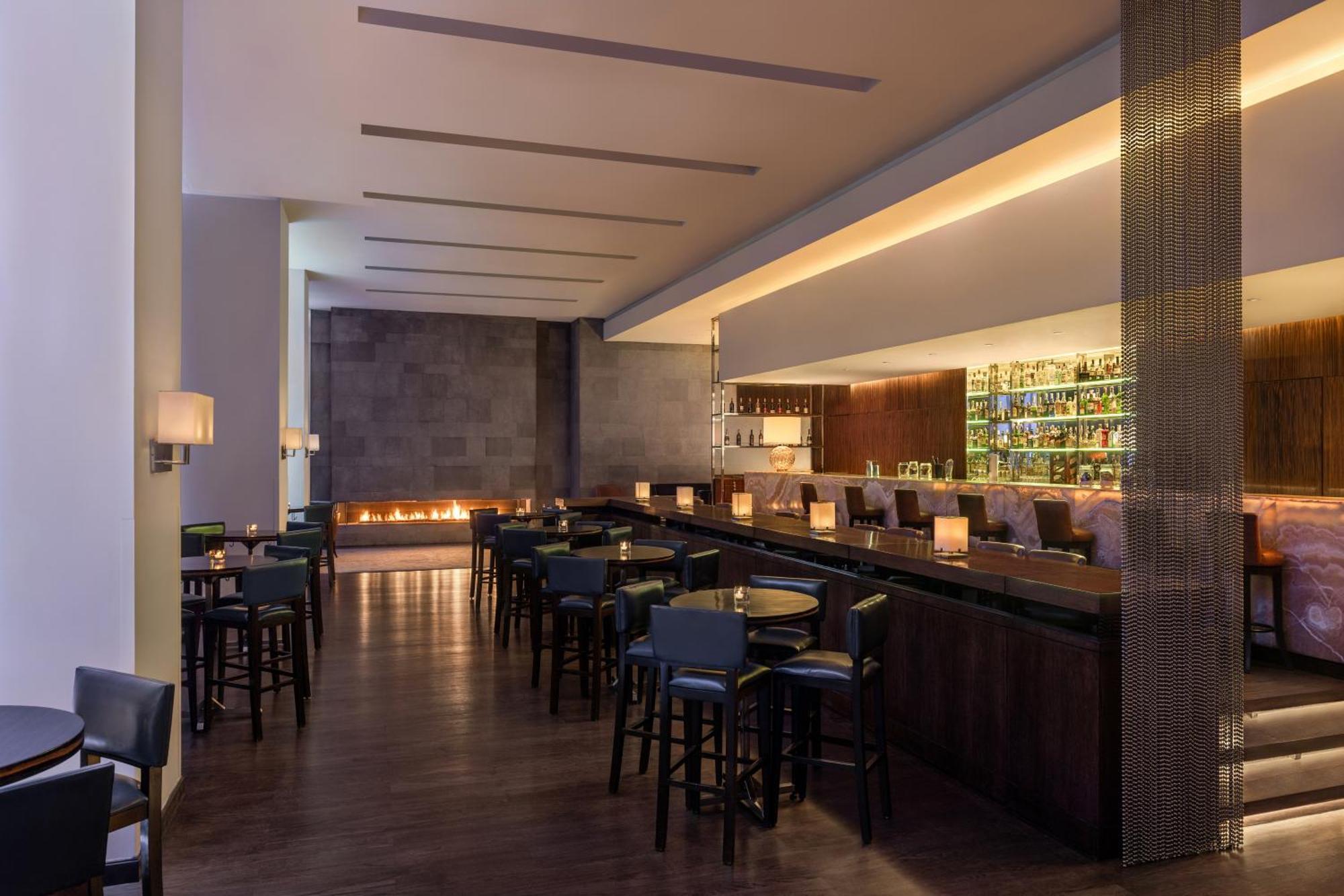 Hotel Sofitel Cairo Downtown Nile Esterno foto The bar at the London Edition
