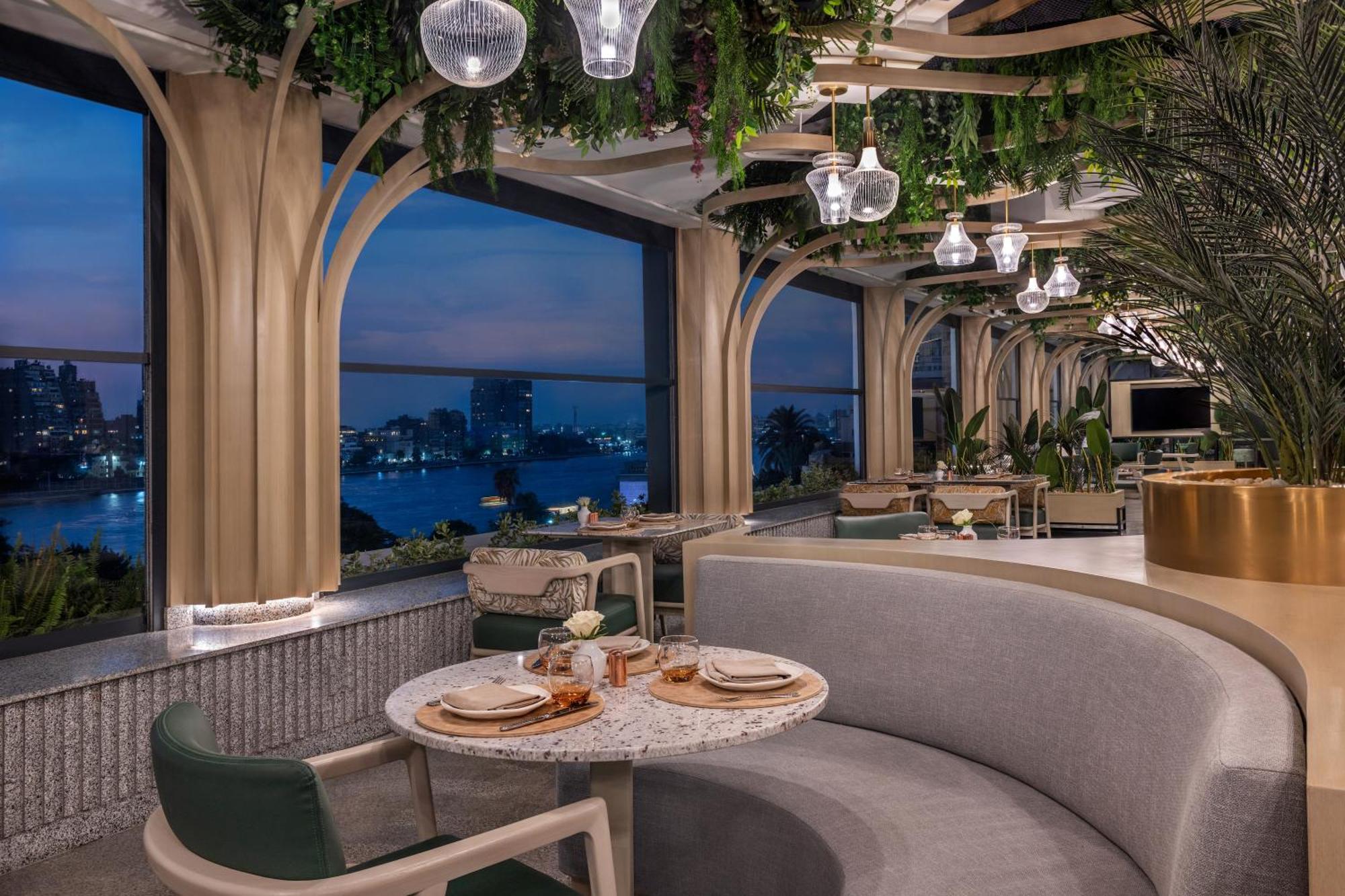 Hotel Sofitel Cairo Downtown Nile Esterno foto The interior of the restaurant