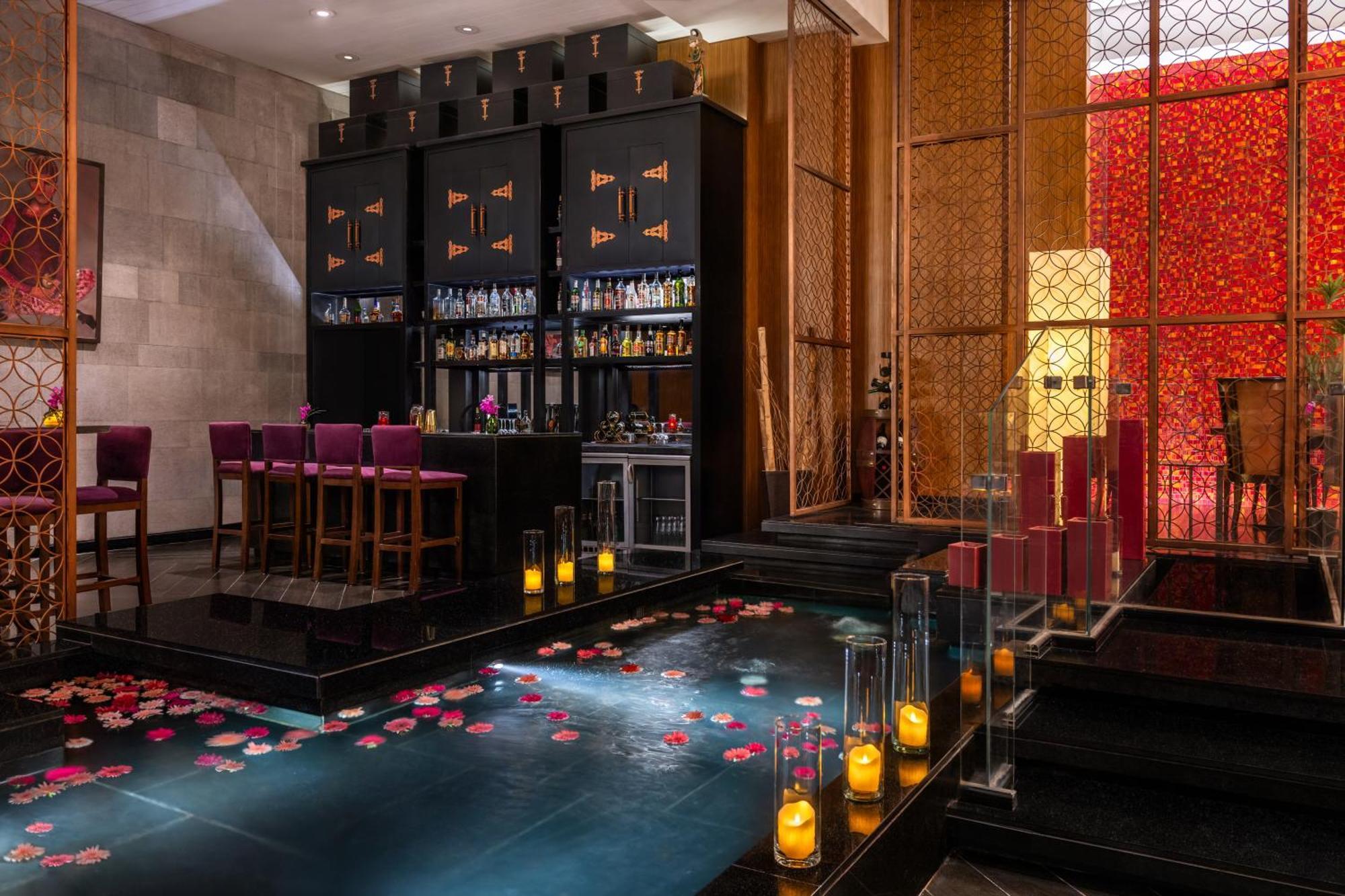 Hotel Sofitel Cairo Downtown Nile Esterno foto The bar at the Taj Mahal Palace