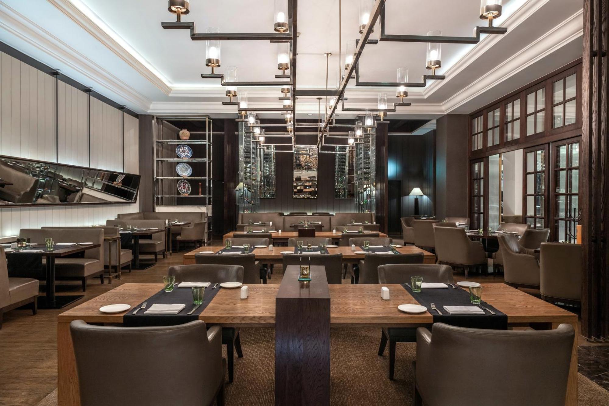 Hotel Sofitel Cairo Downtown Nile Esterno foto The interior of the restaurant in 2018
