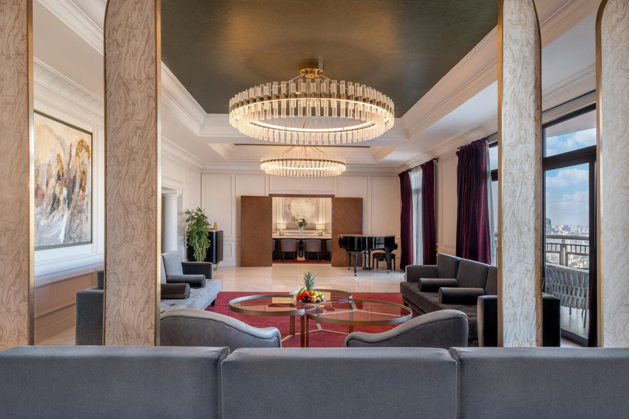Hotel Sofitel Cairo Downtown Nile Esterno foto The 19th-floor Sky Lounge
