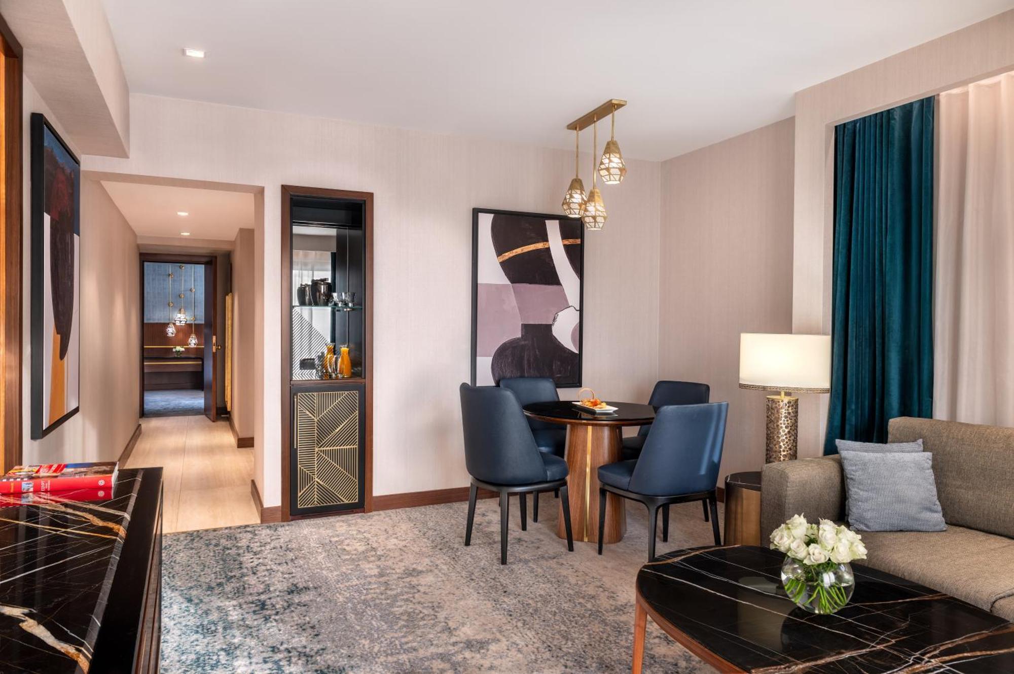 Hotel Sofitel Cairo Downtown Nile Esterno foto A suite at the hotel