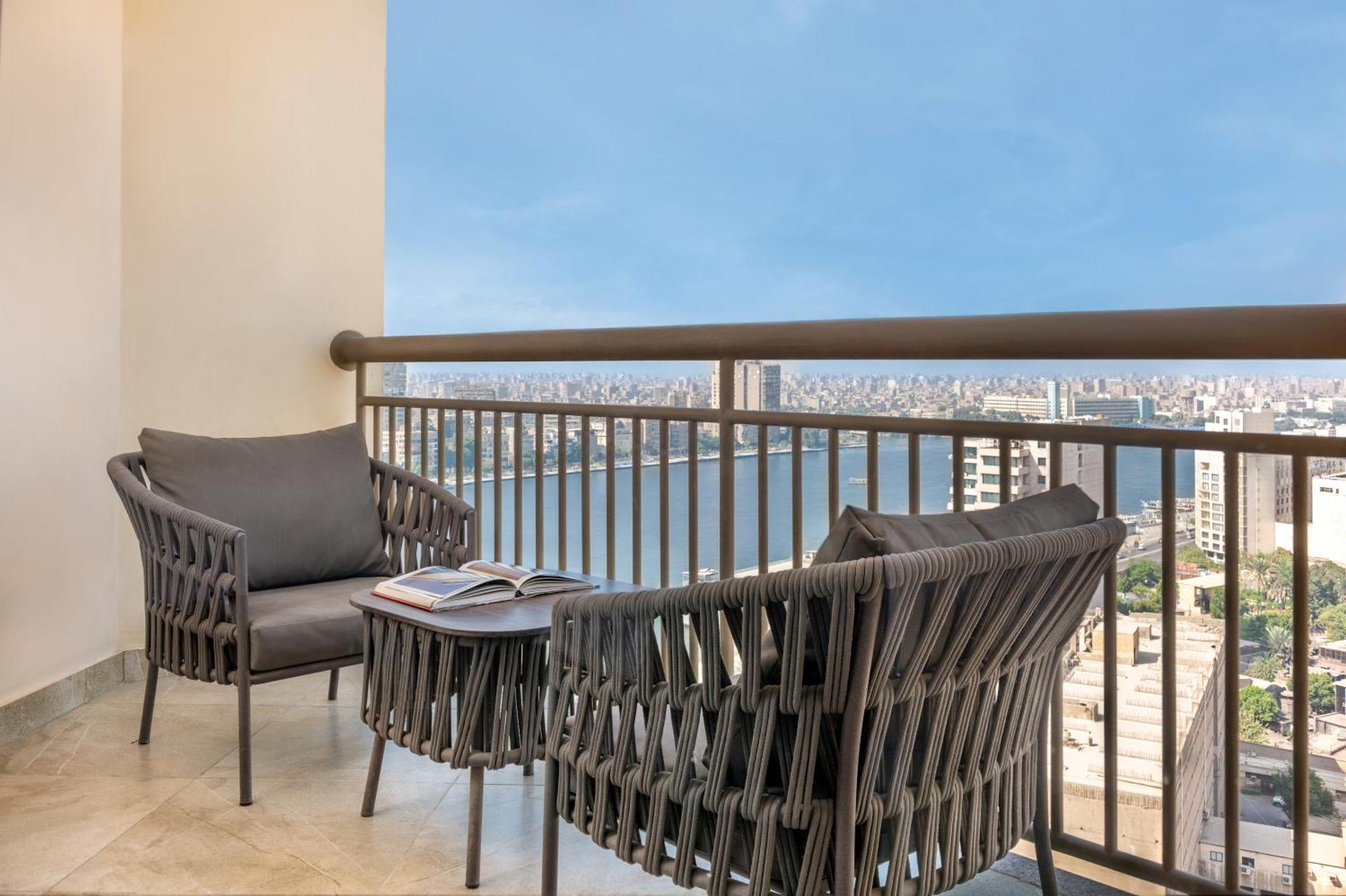 Hotel Sofitel Cairo Downtown Nile Esterno foto Balcony